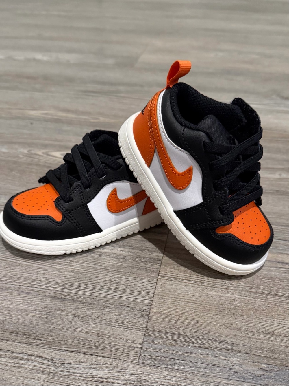 Jordan 1 Low Alt Black/Starfish